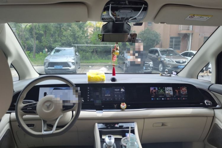 Used VOYAH Dream 2024 PHEV Ultra-Long Range Flagship Edition Interior 2