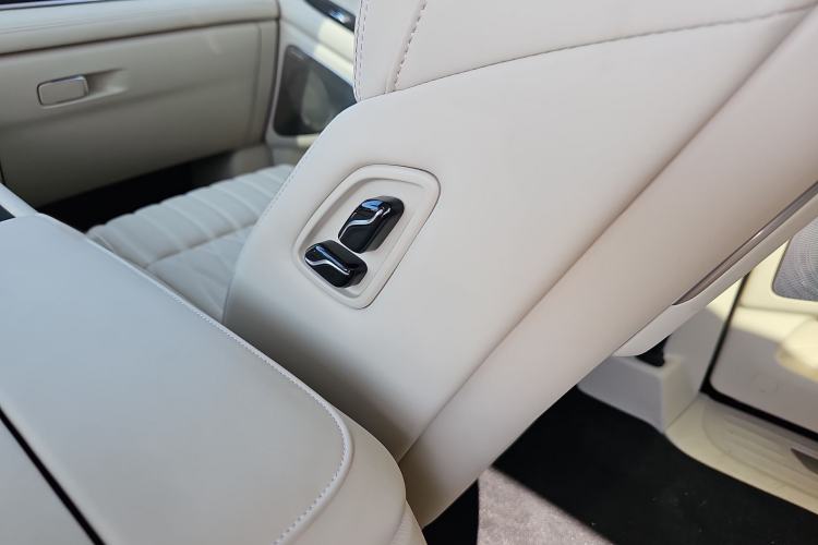 Used VOYAH Dream 2024 PHEV Ultra-Long Range Flagship Edition Interior 2