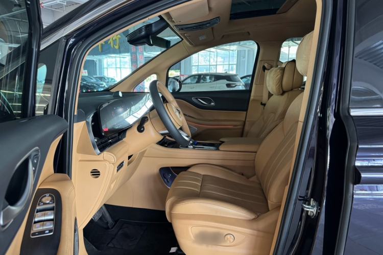 Used VOYAH Dream 2024 PHEV Extended-Range Premium Edition Interior 2