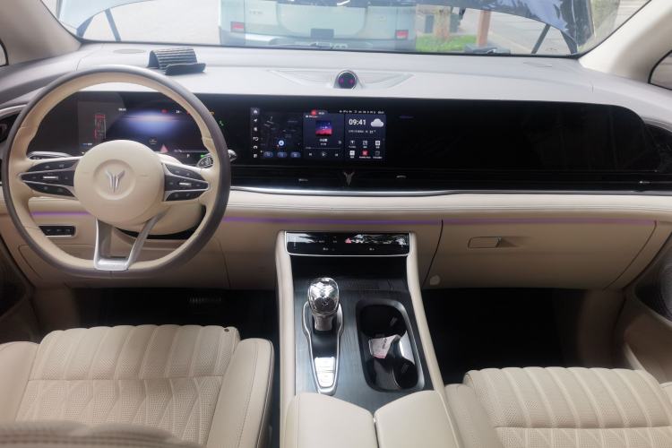 Used VOYAH Dream 2024 PHEV Ultra-Long Range Flagship Edition Interior 2