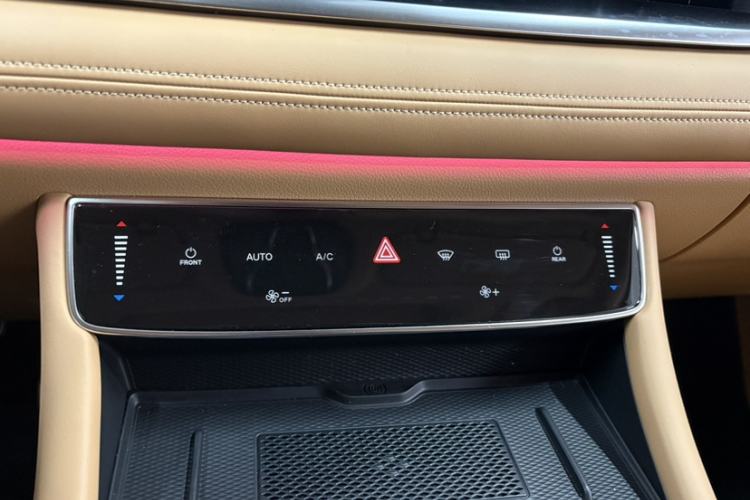 Used VOYAH Dream 2024 PHEV Ultra-Long Range Flagship Edition Interior 2