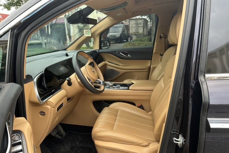 Used VOYAH Dream 2024 PHEV Extended-Range Premium Edition Interior 3