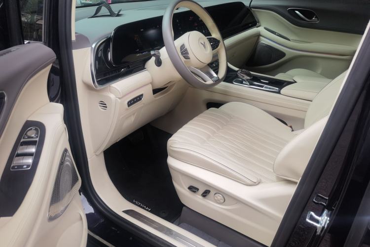 Used VOYAH Dream 2024 PHEV Ultra-Long Range Flagship Edition Interior 3