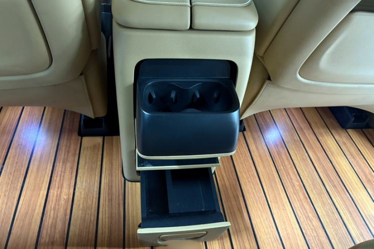 Used VOYAH Dream 2024 PHEV Ultra-Long Range Flagship Edition Interior 3