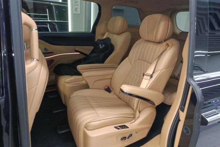 Used VOYAH Dream 2024 PHEV Ultra-Long Range Flagship Edition Interior 4