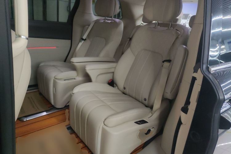 Used VOYAH Dream 2024 EV Long-Range Premium Edition Interior 4