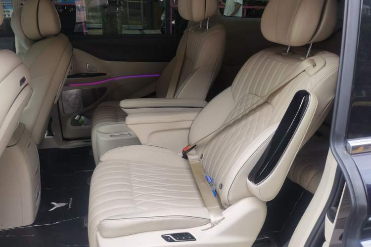Used VOYAH Dream 2024 PHEV Ultra-Long Range Flagship Edition Interior 4