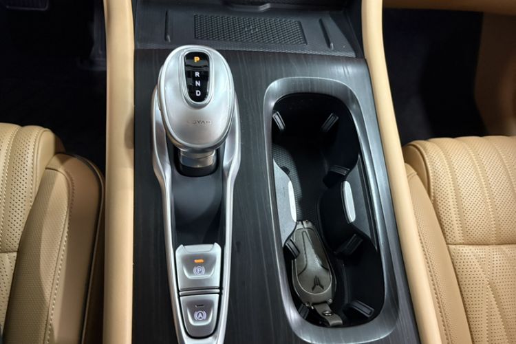 Used VOYAH Dream 2024 PHEV Ultra-Long Range Flagship Edition Interior 4