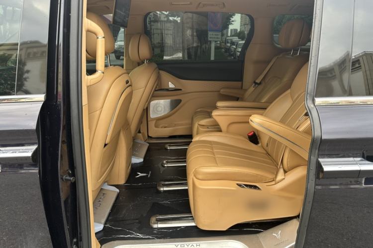 Used VOYAH Dream 2024 PHEV Extended-Range Premium Edition Interior 5