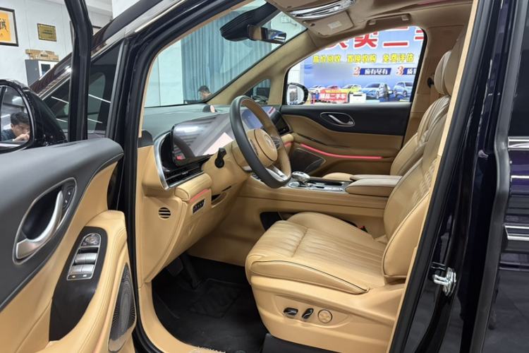Used VOYAH Dream 2024 PHEV Ultra-Long Range Flagship Edition Interior 5