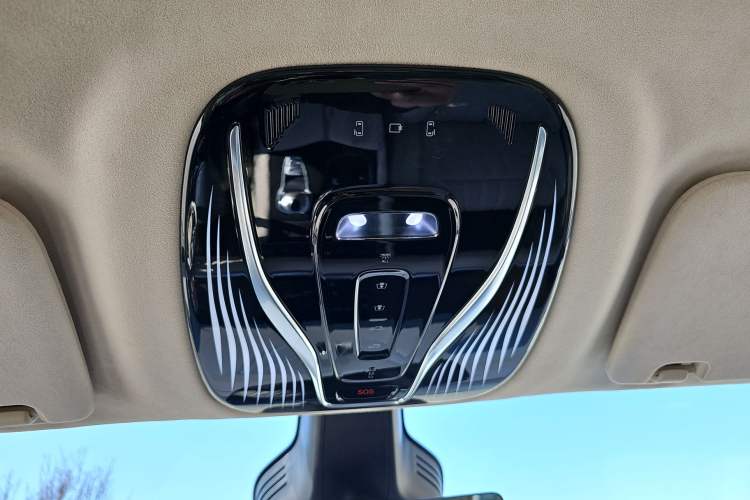 Used VOYAH Dream 2024 PHEV Ultra-Long Range Flagship Edition Interior 6