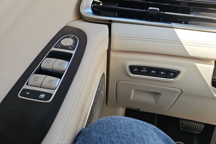 Used VOYAH Dream 2024 PHEV Ultra-Long Range Flagship Edition Interior 7