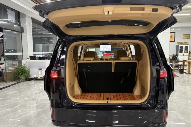 Used VOYAH Dream 2024 PHEV Ultra-Long Range Flagship Edition Interior 7