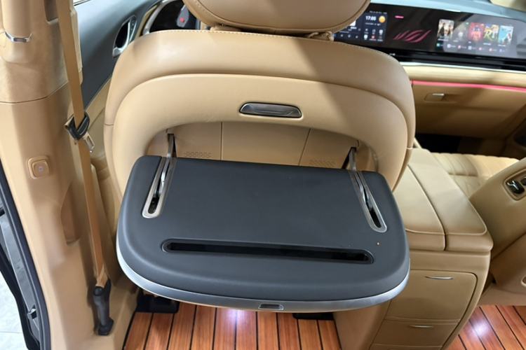 Used VOYAH Dream 2024 PHEV Ultra-Long Range Flagship Edition Interior 9