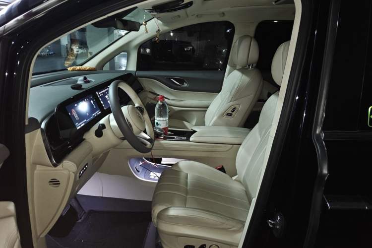 Used VOYAH Dream 2024 PHEV Extended-Range Premium Edition Left Front Seat