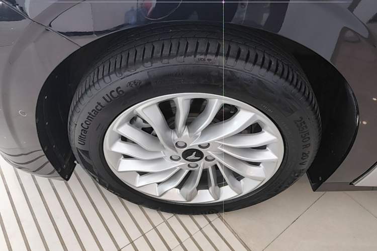 Used VOYAH Dream 2024 PHEV Extended-Range Premium Edition Left Front Wheel Hub