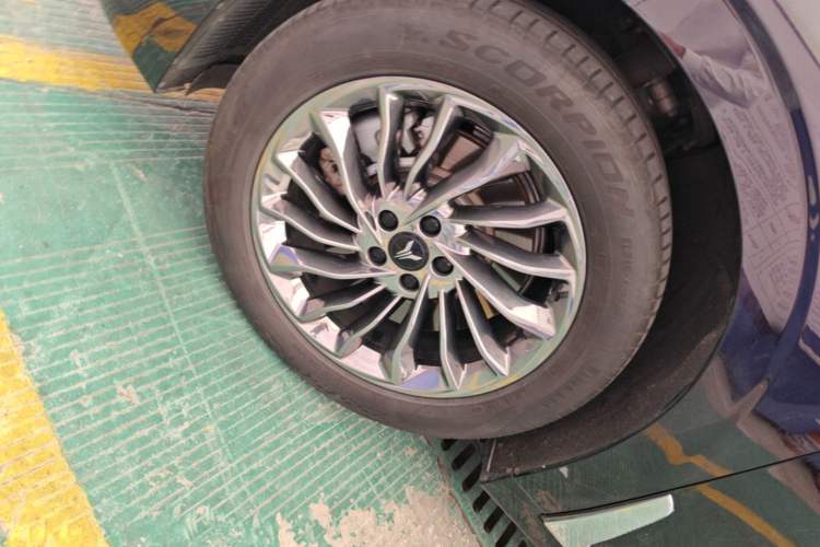 Used VOYAH Dream 2024 PHEV Ultra-Long Range Flagship Edition Left Front Wheel Hub