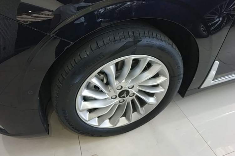 Used VOYAH Dream 2024 PHEV Extended-Range Premium Edition Left Front Wheel Hub