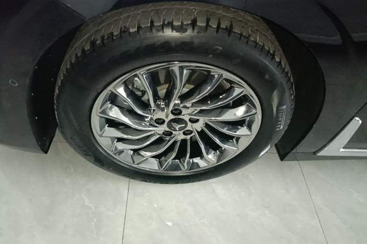 Used VOYAH Dream 2024 PHEV Ultra-Long Range Flagship Edition Left Front Wheel Hub