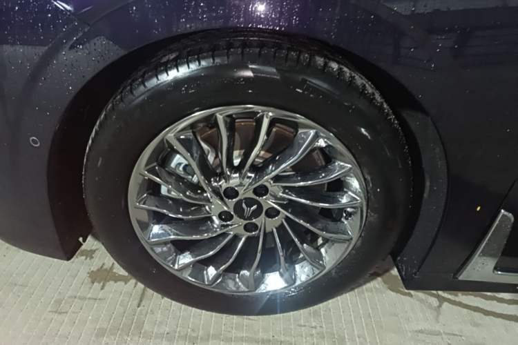 Used VOYAH Dream 2024 PHEV Ultra-Long Range Flagship Edition Left Front Wheel Hub