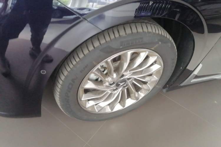 Used VOYAH Dream 2024 PHEV Ultra-Long Range Flagship Edition Left Front Wheel Hub