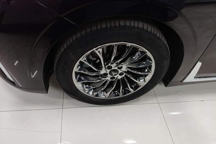 Used VOYAH Dream 2024 PHEV Ultra-Long Range Flagship Edition Left Front Wheel Hub