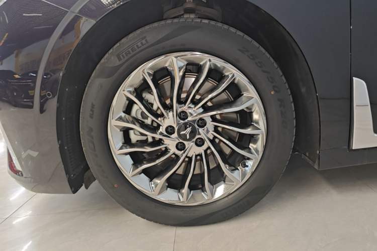 Used VOYAH Dream 2024 PHEV Ultra-Long Range Flagship Edition Left Front Wheel Hub
