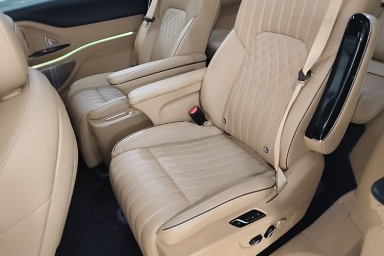 Used VOYAH Dream 2024 PHEV Ultra-Long Range Flagship Edition Left Rear Seat