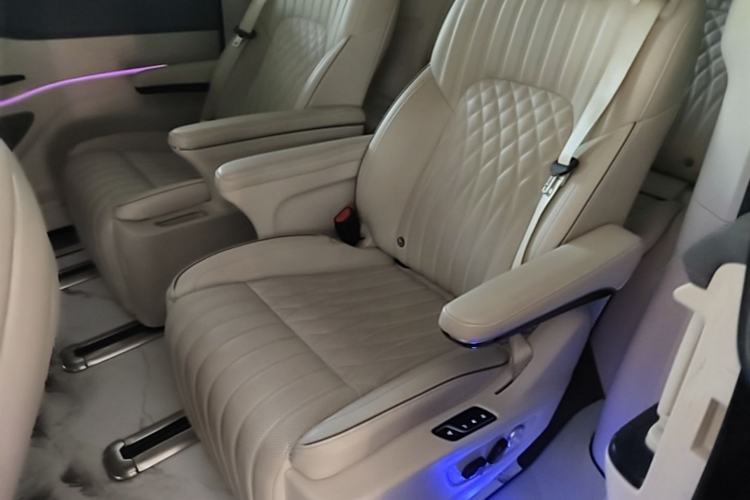 Used VOYAH Dream 2024 PHEV Ultra-Long Range Flagship Edition Left Rear Seat