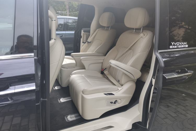 Used VOYAH Dream 2024 PHEV Ultra-Long Range Flagship Edition Left Rear Seat
