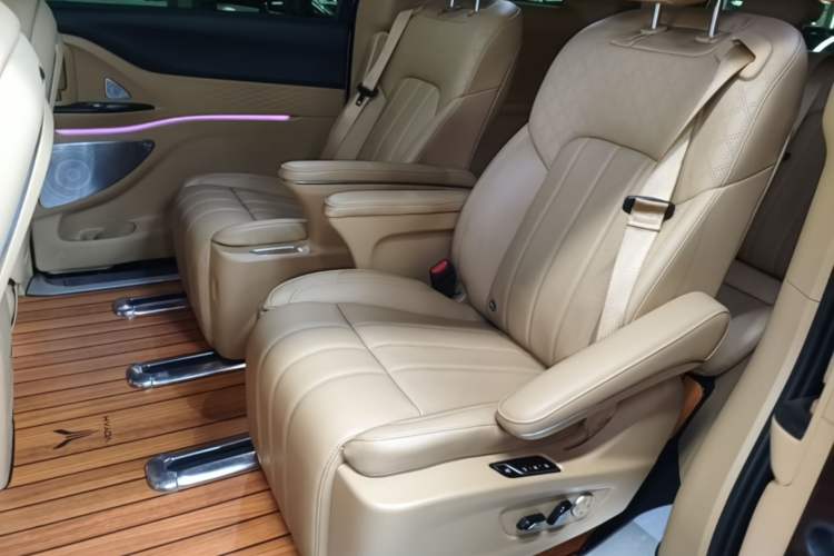 Used VOYAH Dream 2024 PHEV Extended-Range Premium Edition Left Rear Seat