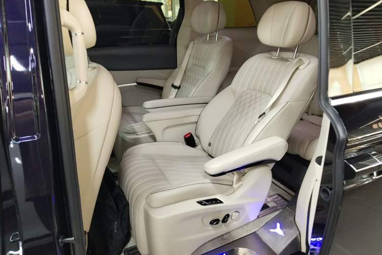 Used VOYAH Dream 2024 PHEV Ultra-Long Range Flagship Edition Left Rear Seat