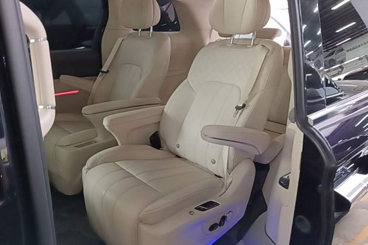 Used VOYAH Dream 2024 PHEV Extended-Range Premium Edition Left Rear Seat