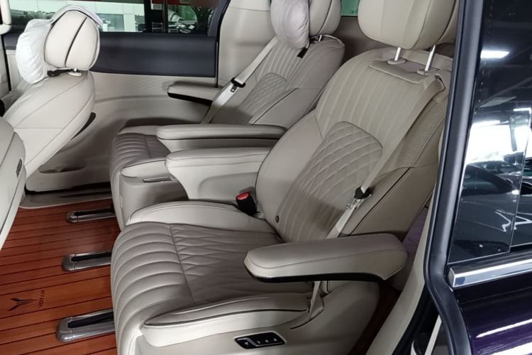 Used VOYAH Dream 2024 PHEV Ultra-Long Range Flagship Edition Left Rear Seat