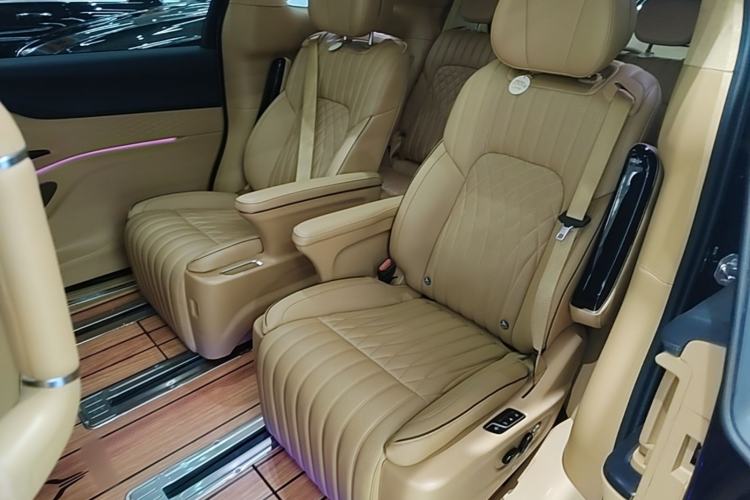 Used VOYAH Dream 2024 PHEV Ultra-Long Range Flagship Edition Left Rear Seat