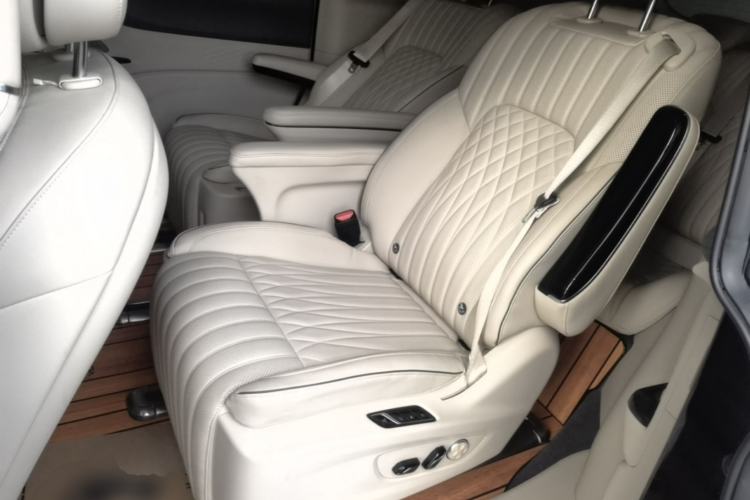 Used VOYAH Dream 2024 PHEV Ultra-Long Range Flagship Edition Left Rear Seat