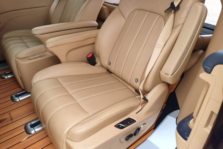 Used VOYAH Dream 2024 PHEV Extended-Range Premium Edition Left Rear Seat