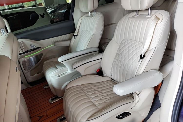 Used VOYAH Dream 2024 PHEV Ultra-Long Range Flagship Edition Left Rear Seat