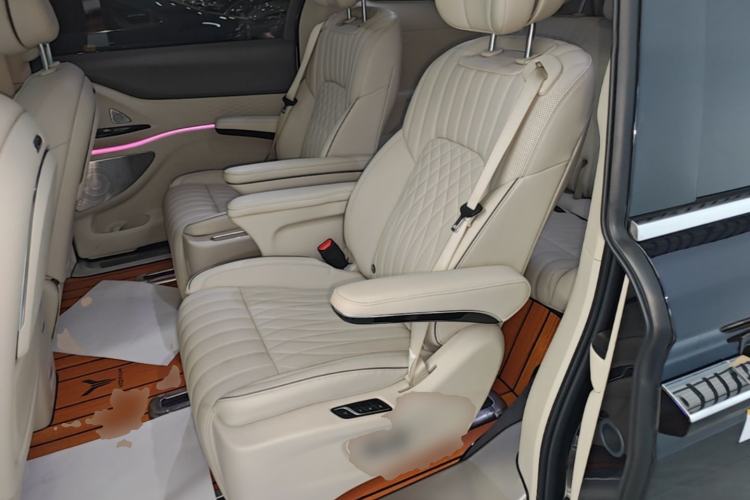 Used VOYAH Dream 2024 PHEV Ultra-Long Range Flagship Edition Left Rear Seat