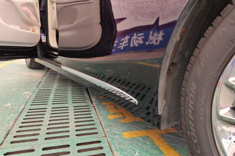 Used VOYAH Dream 2024 PHEV Ultra-Long Range Flagship Edition Left Side Sill
