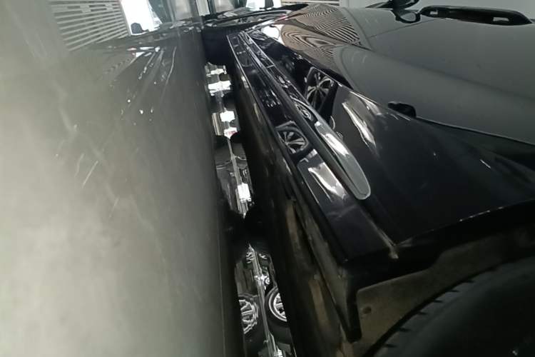 Used VOYAH Dream 2024 PHEV Ultra-Long Range Flagship Edition Left Side Sill