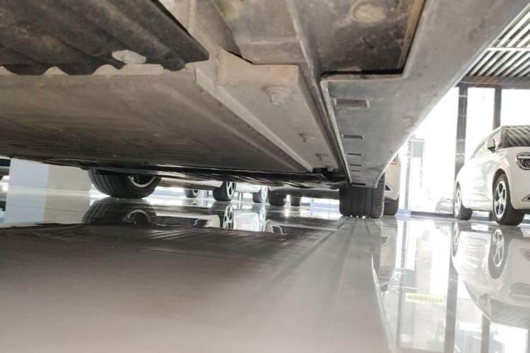 Used VOYAH Dream 2024 PHEV Ultra-Long Range Flagship Edition Left Side Sill