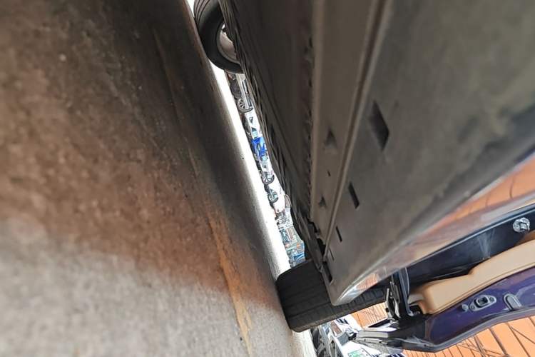 Used VOYAH Dream 2024 EV Long-Range Premium Edition Left Side Sill
