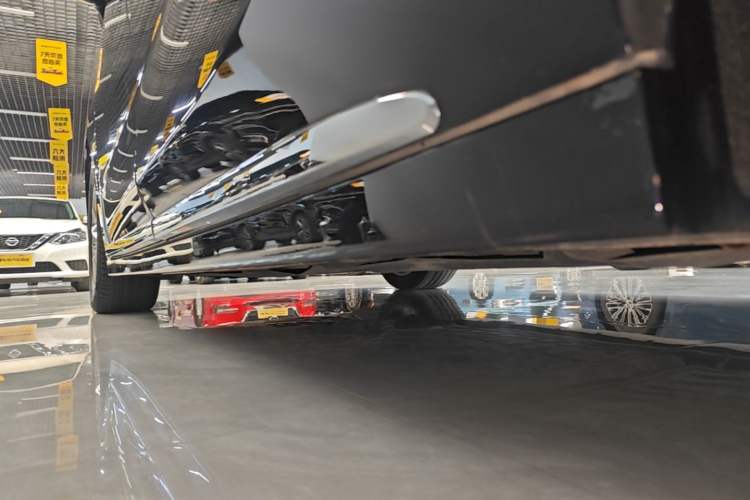 Used VOYAH Dream 2024 PHEV Ultra-Long Range Flagship Edition Left Side Sill