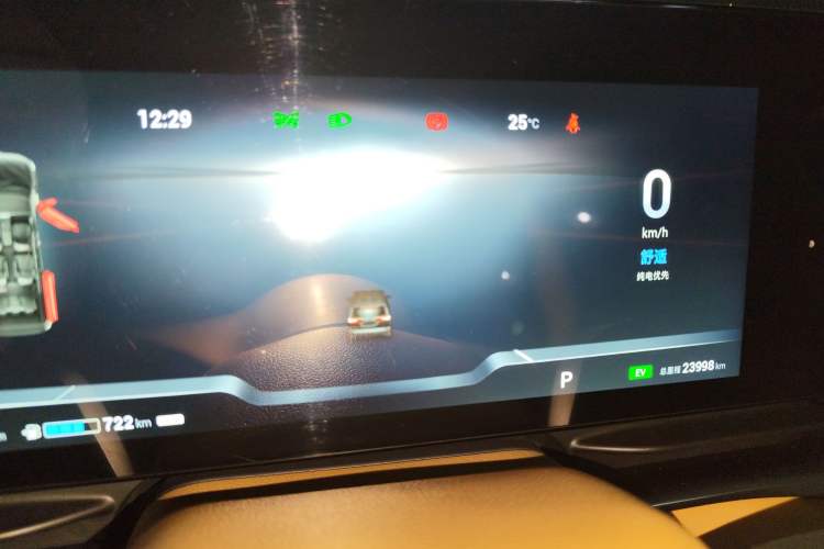 Used VOYAH Dream 2024 PHEV Extended-Range Premium Edition Odometer Close Up