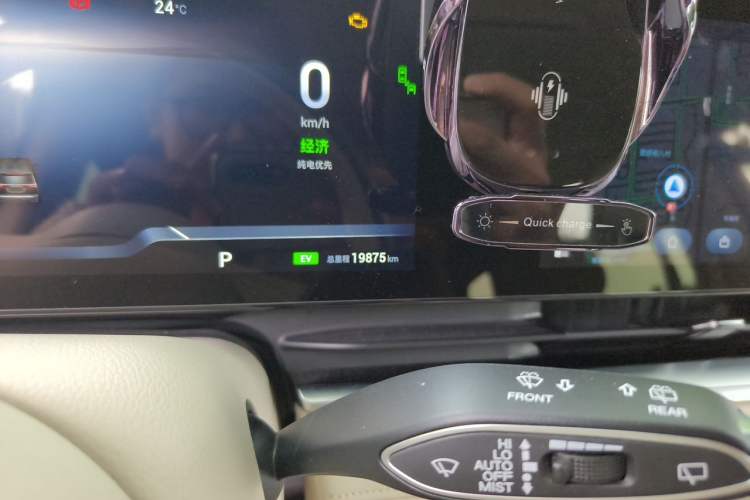 Used VOYAH Dream 2024 PHEV Extended-Range Premium Edition Odometer Close Up