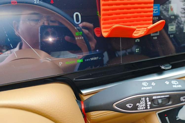 Used VOYAH Dream 2024 PHEV Ultra-Long Range Flagship Edition Odometer Close Up