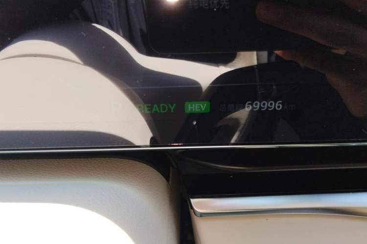 Used VOYAH Dream 2024 PHEV Ultra-Long Range Flagship Edition Odometer Close Up