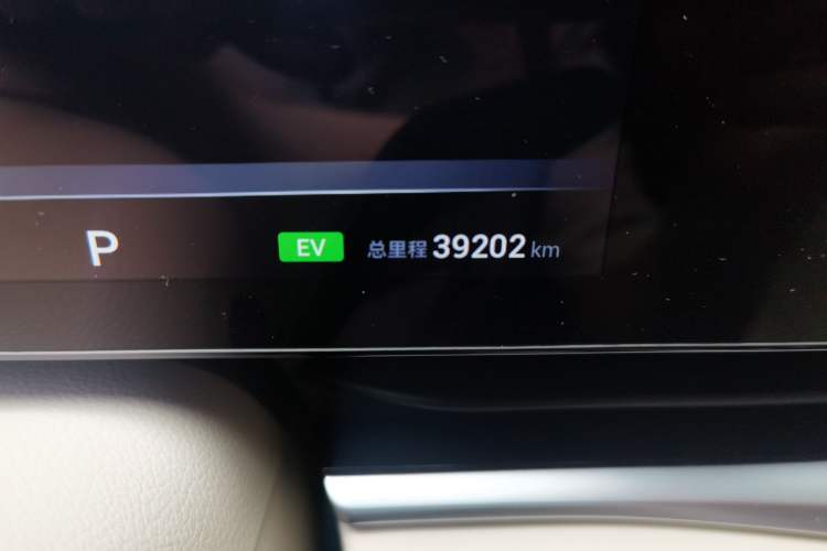 Used VOYAH Dream 2024 PHEV Ultra-Long Range Flagship Edition Odometer Close Up