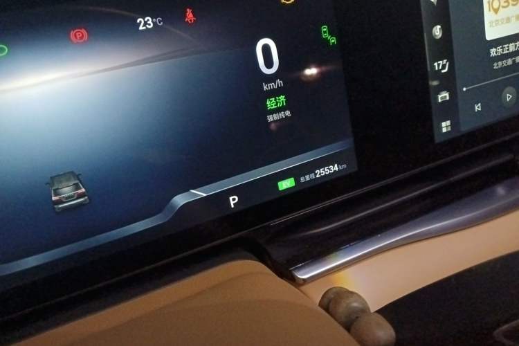 Used VOYAH Dream 2024 PHEV Ultra-Long Range Flagship Edition Odometer Close Up